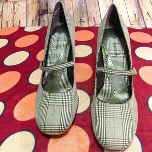NWB Sam & Libby Plaid Heels w/Instep Straps & Button Decor Size 11M.